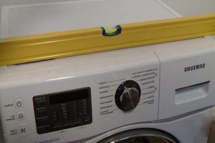 Что делать, если прыгает стиральная машинка?