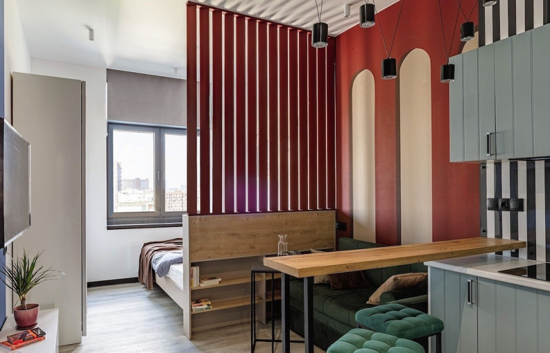 Как «спрятать» кухню в студии: 7 примеров, которые мы нашли у дизайнеров