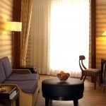 Полосатые обои в интерьере: виды и комбинирование полоски