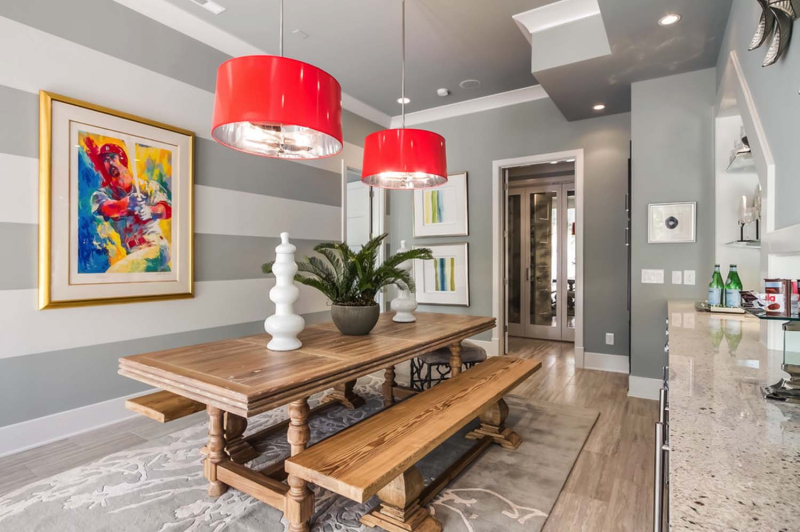 Полосатые обои в интерьере: виды и комбинирование полоски