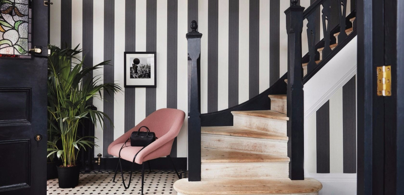 Полосатые обои в интерьере: виды и комбинирование полоски