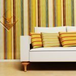 Полосатые обои в интерьере: виды и комбинирование полоски