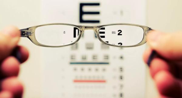 12 признаков того, что пора посетить офтальмолога, даже если вы хорошо видите