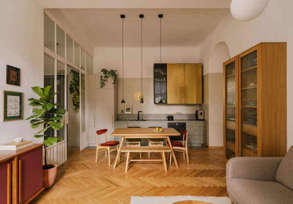 Замечательный свет, ретро-детали и зелень за окном: квартира в Кракове