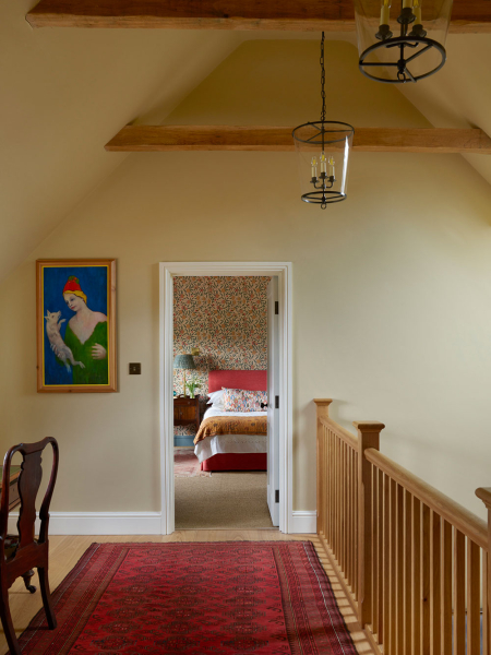 Царство красочных принтов в дизайне уютного английского дома