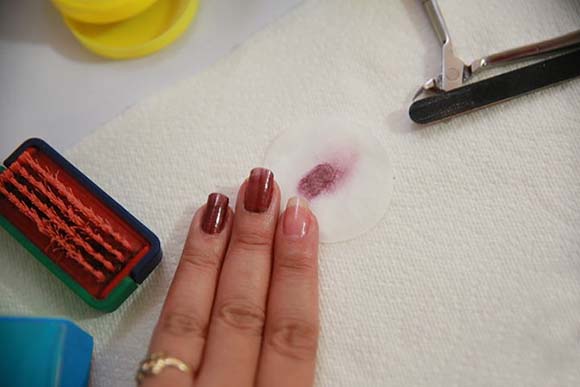 Как накрасить ногти лаком