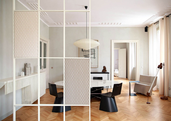 Дизайнерская мебель и стильный минимализм: квартира в старинном здании в Триесте, Италия