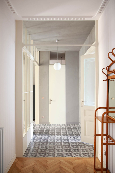 Дизайнерская мебель и стильный минимализм: квартира в старинном здании в Триесте, Италия