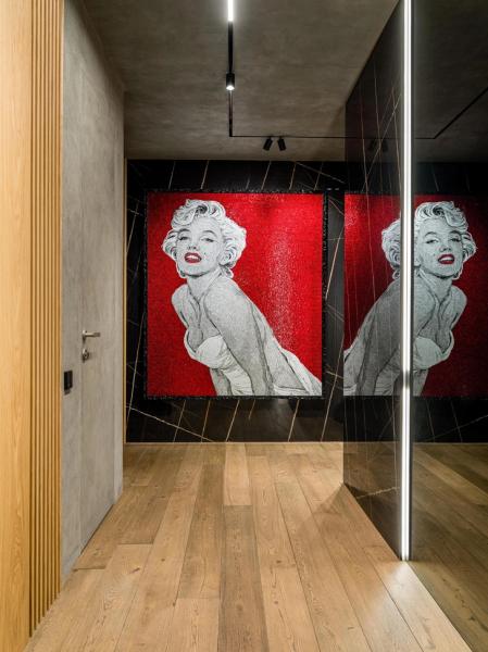 Графит и дерево: смотрим на квартиру 126 м² для холостяка в Москве